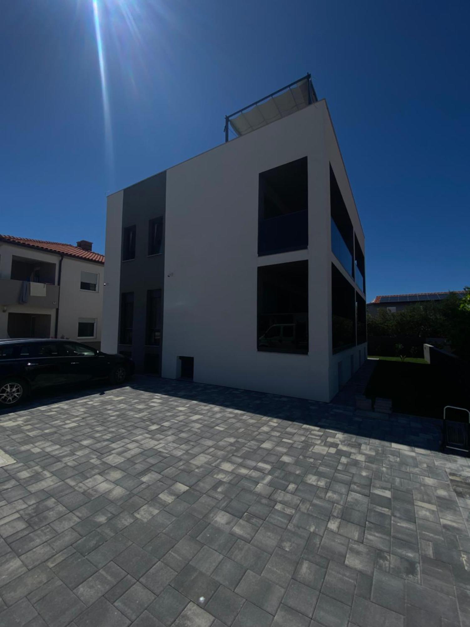 Monachus Apartments Vir Bagian luar foto